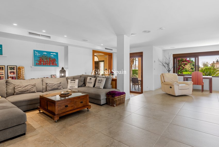 Resale - VILLA -
ELCHE