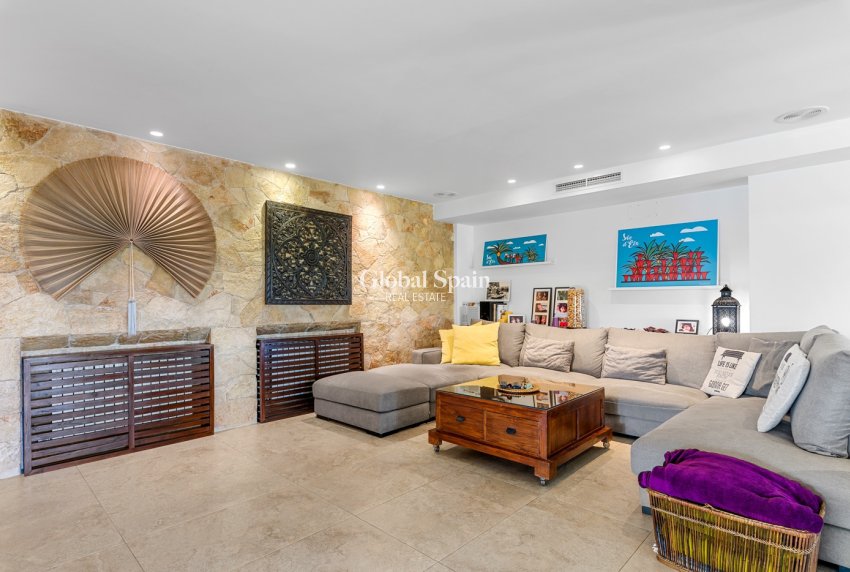 Resale - VILLA -
ELCHE