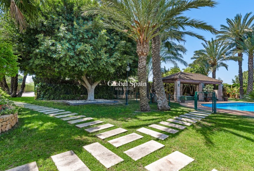 Resale - VILLA -
ELCHE