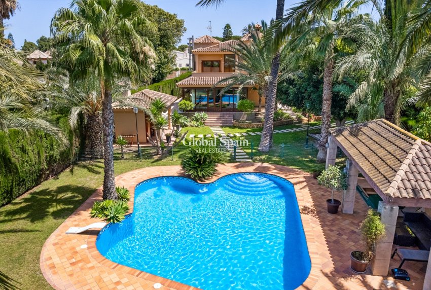Resale - VILLA -
ELCHE