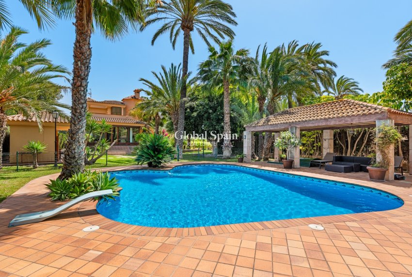 Resale - VILLA -
ELCHE
