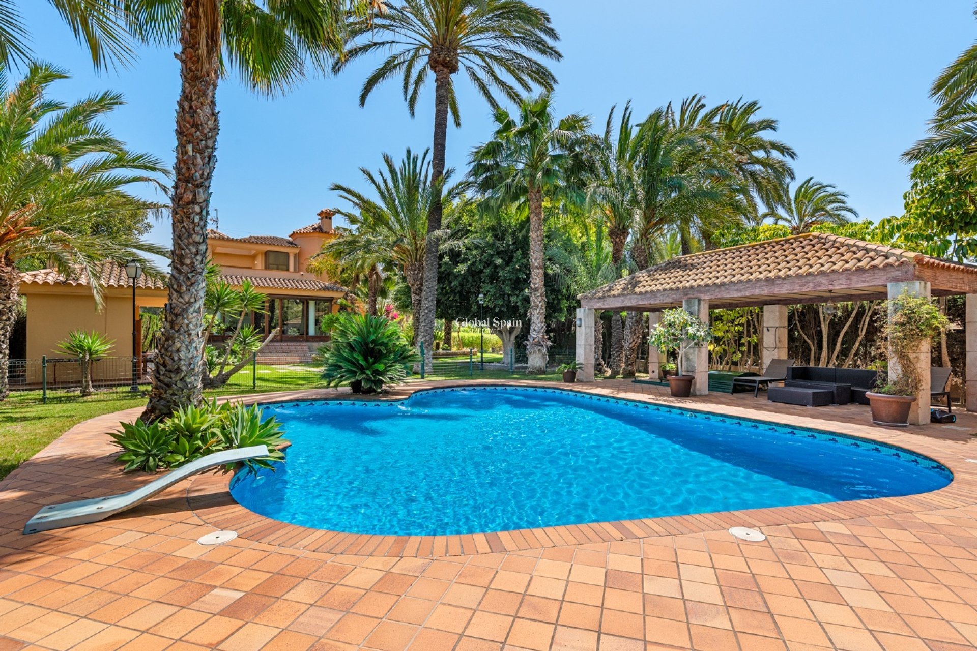 Resale - VILLA -
ELCHE