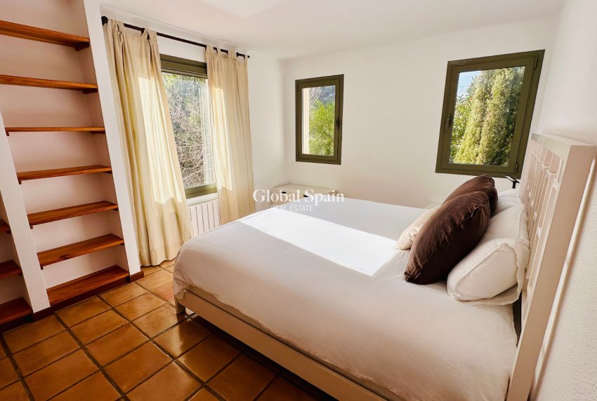 Resale - VILLA -
ESPORLES - optional location detail