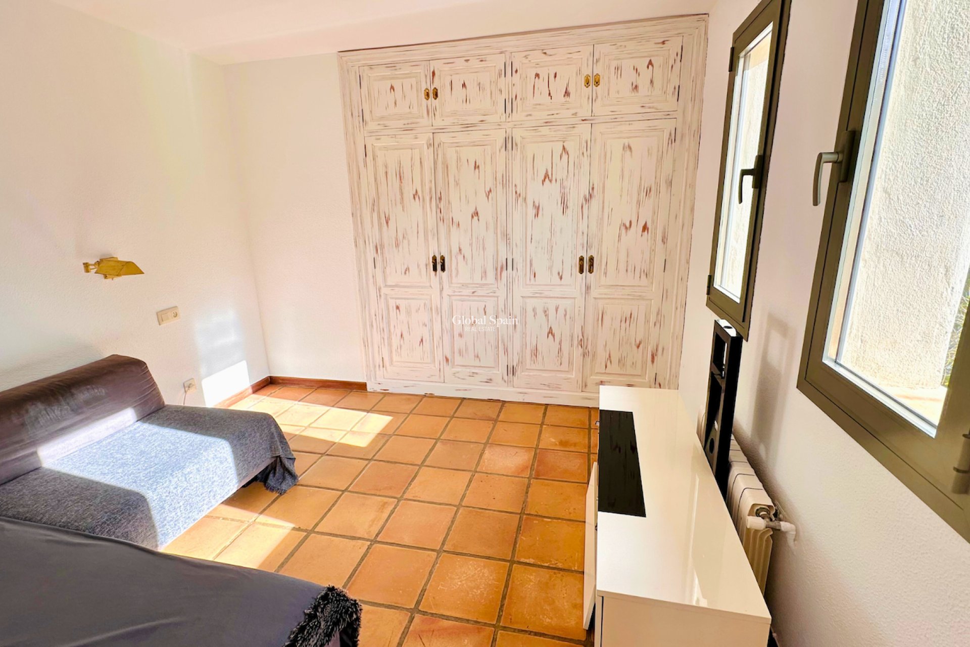 Resale - VILLA -
ESPORLES - optional location detail