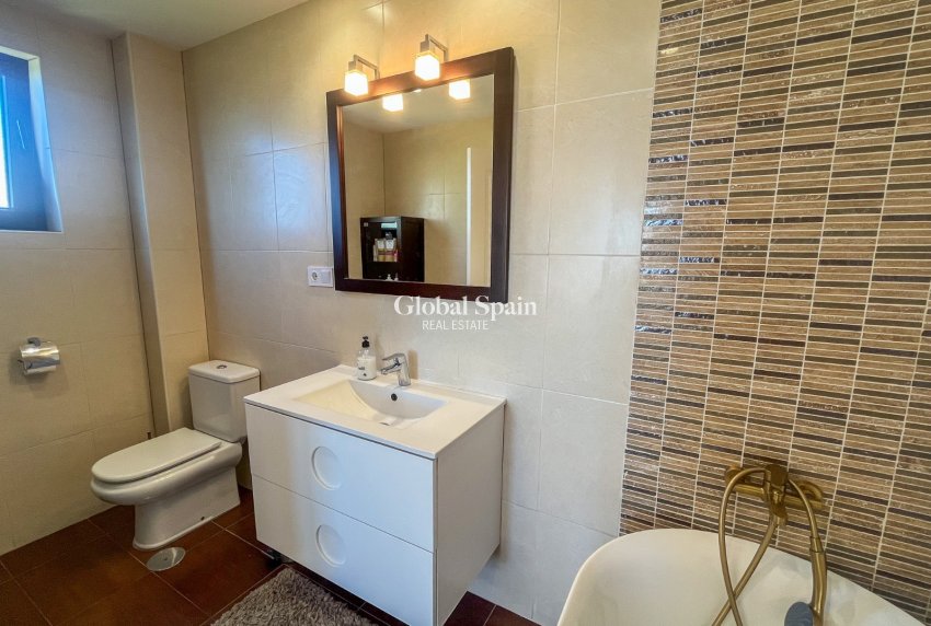 Resale - VILLA -
FINESTRAT