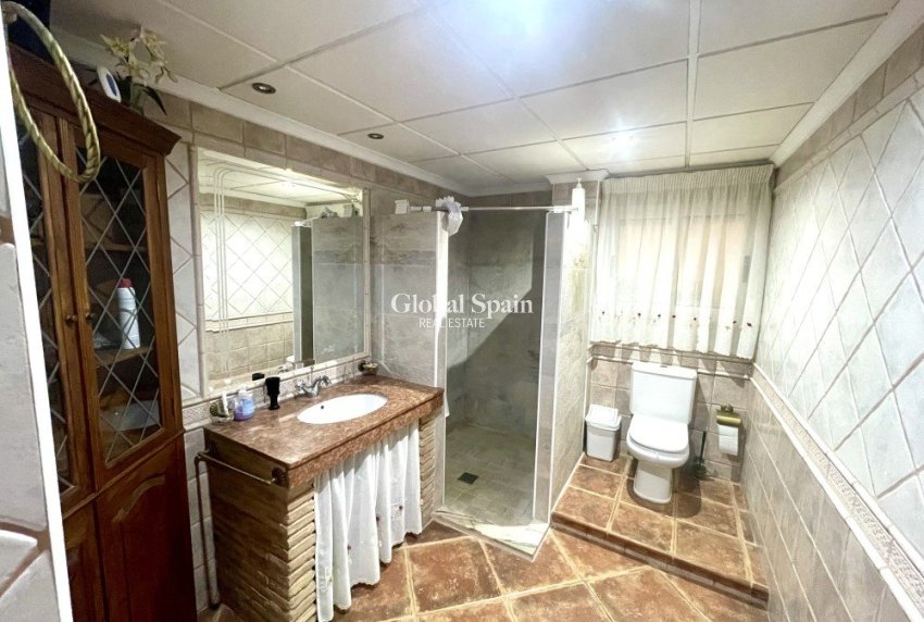 Resale - VILLA -
FORMENTERA DEL SEGURA - Costa Blanca