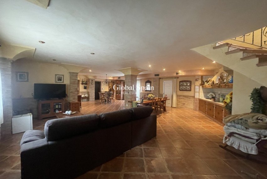 Resale - VILLA -
FORMENTERA DEL SEGURA - Costa Blanca