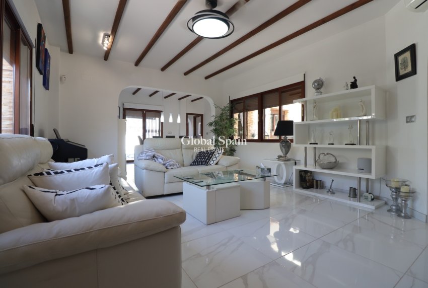 Resale - VILLA -
Formentera del Segura - Fincas de La Vega