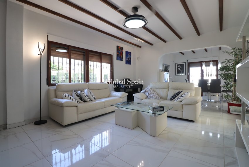 Resale - VILLA -
Formentera del Segura - Fincas de La Vega