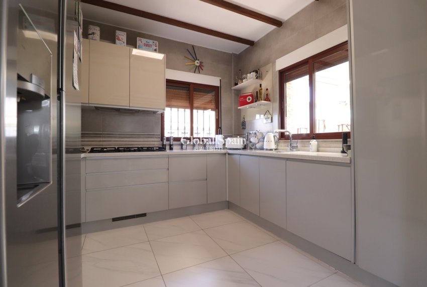 Resale - VILLA -
Formentera del Segura - Fincas de La Vega