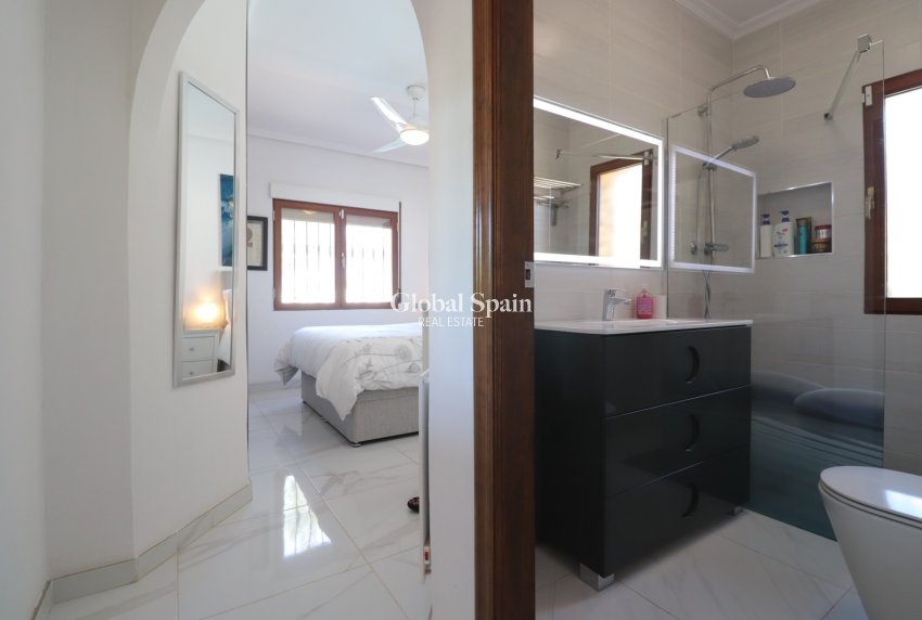 Resale - VILLA -
Formentera del Segura - Fincas de La Vega