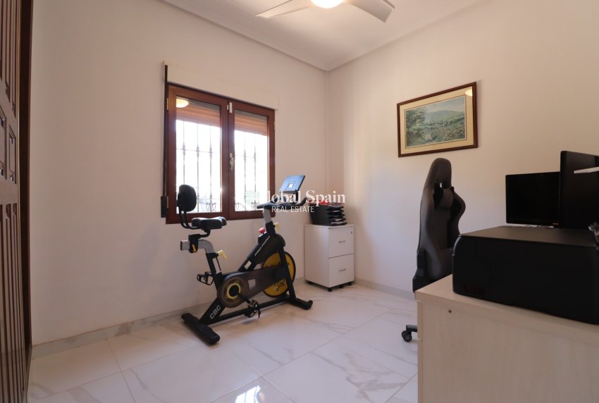 Resale - VILLA -
Formentera del Segura - Fincas de La Vega