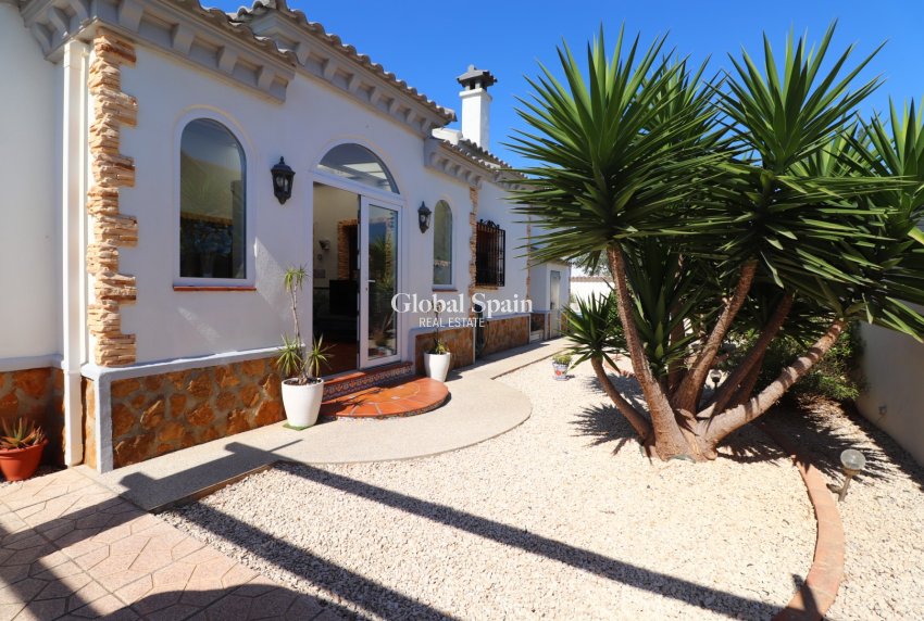 Resale - VILLA -
Formentera del Segura - Fincas de La Vega