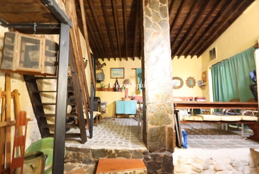 Resale - VILLA -
FORTUNA - Inland