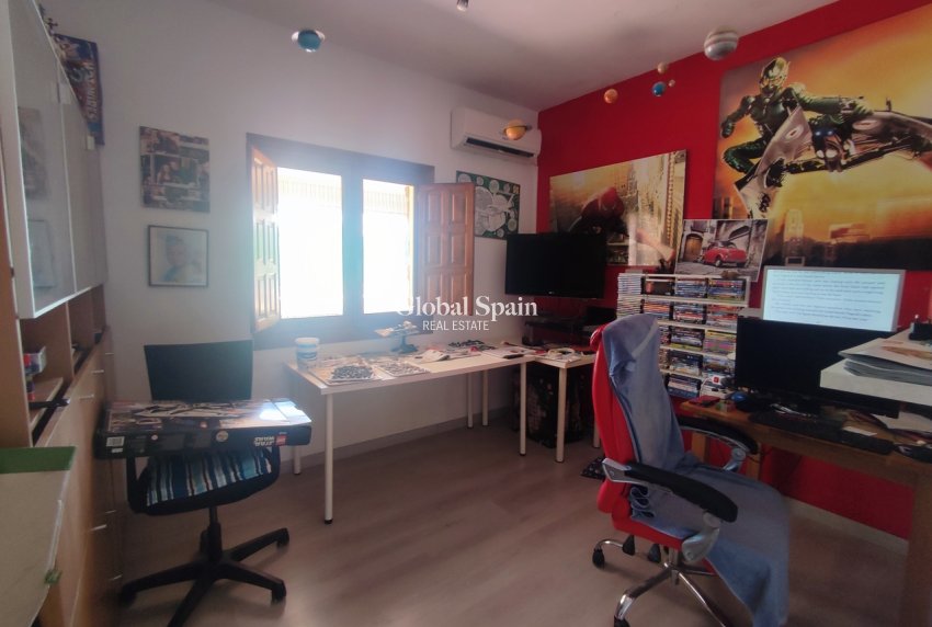 Resale - VILLA -
GEA Y TRUYOLS - Inland