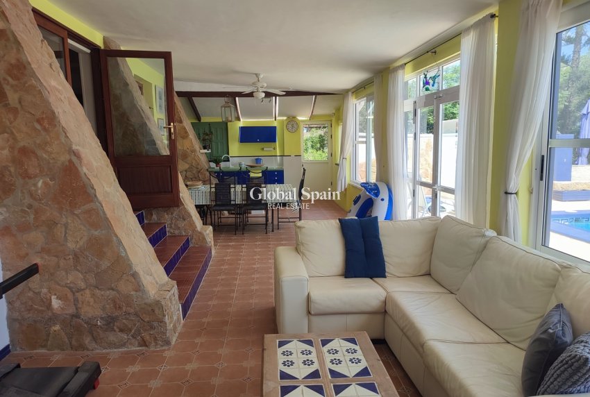 Resale - VILLA -
GEA Y TRUYOLS - Inland