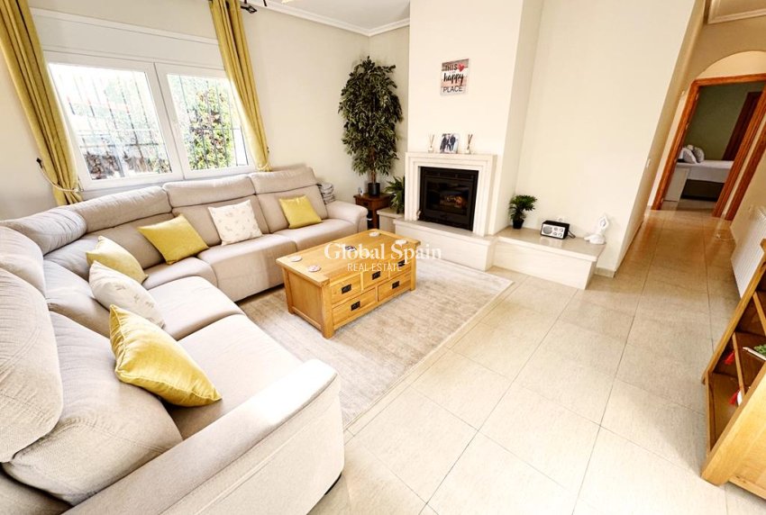 Resale - VILLA -
GEA Y TRUYOLS - Inland