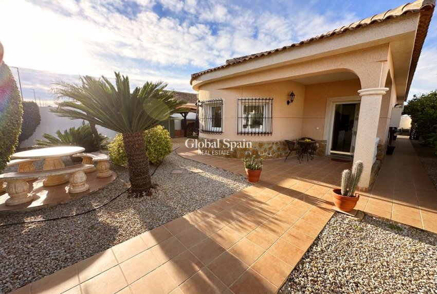 Resale - VILLA -
GEA Y TRUYOLS - Inland