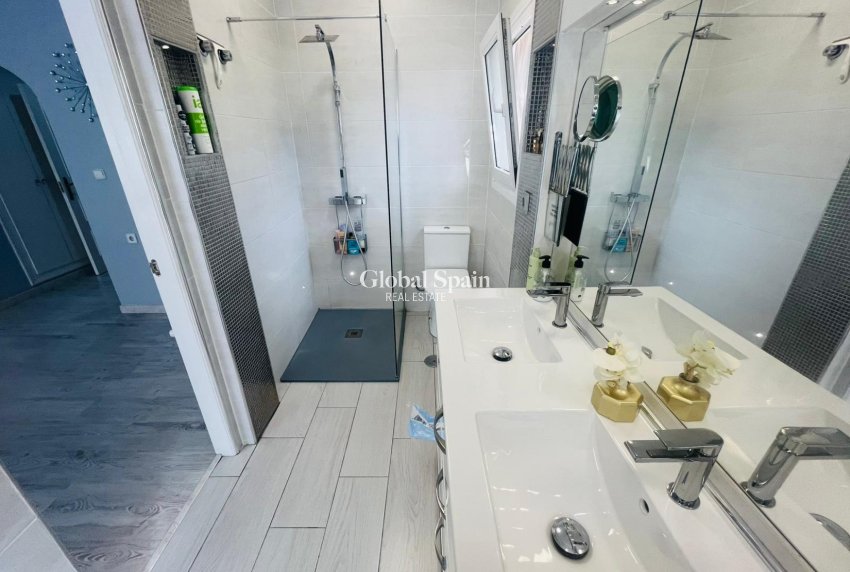 Resale - VILLA -
GEA Y TRUYOLS - Inland