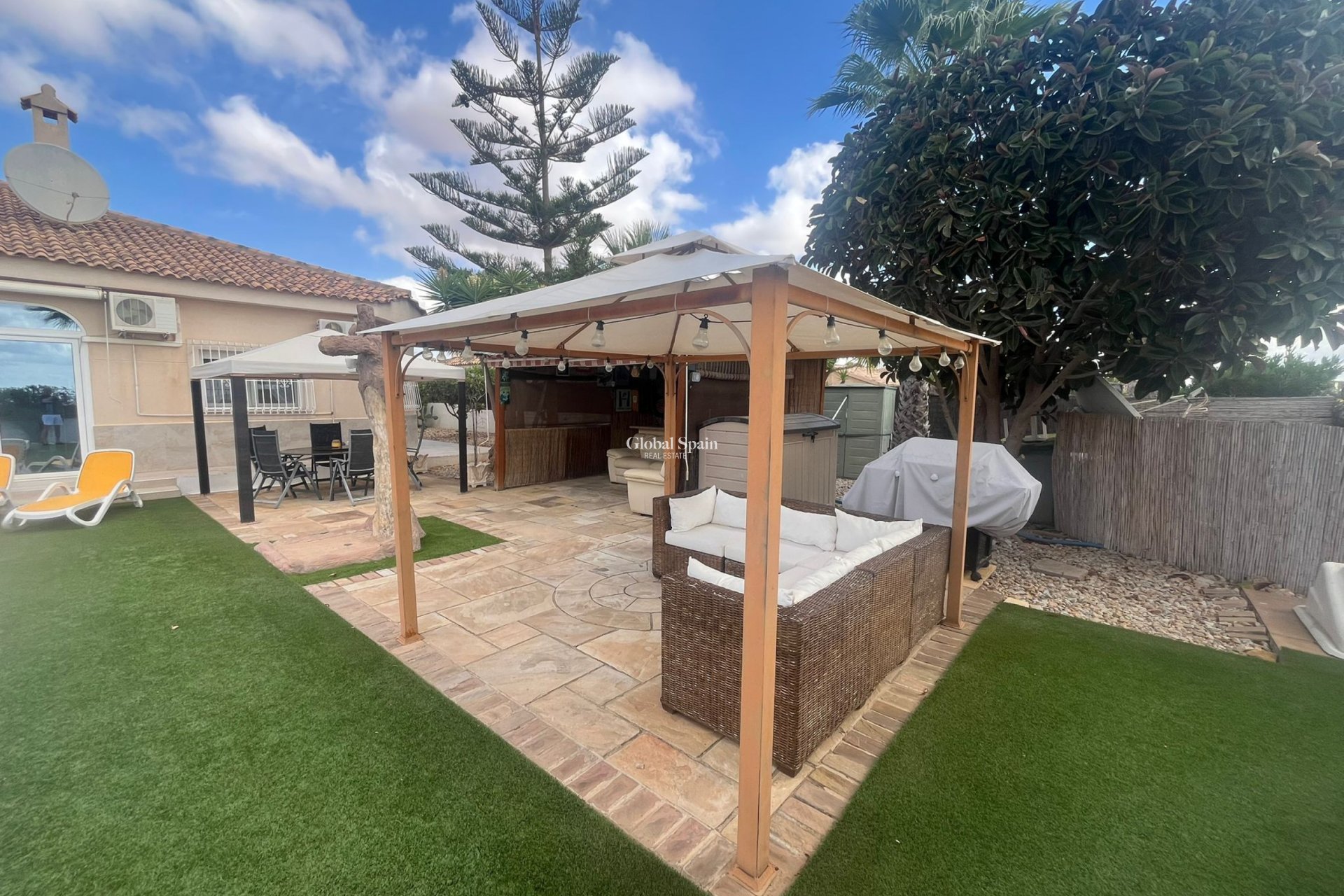 Resale - VILLA -
GEA Y TRUYOLS - Inland