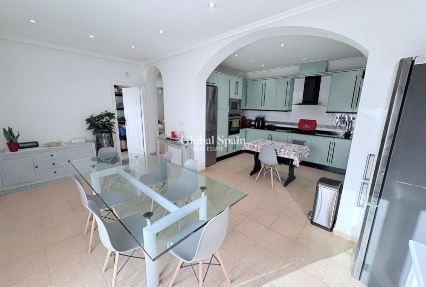 Resale - VILLA -
GEA Y TRUYOLS - Inland
