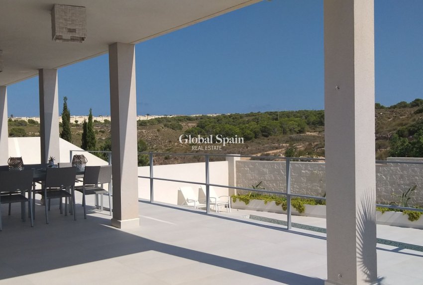 Resale - VILLA -
GRAN ALACANT - Costa Blanca