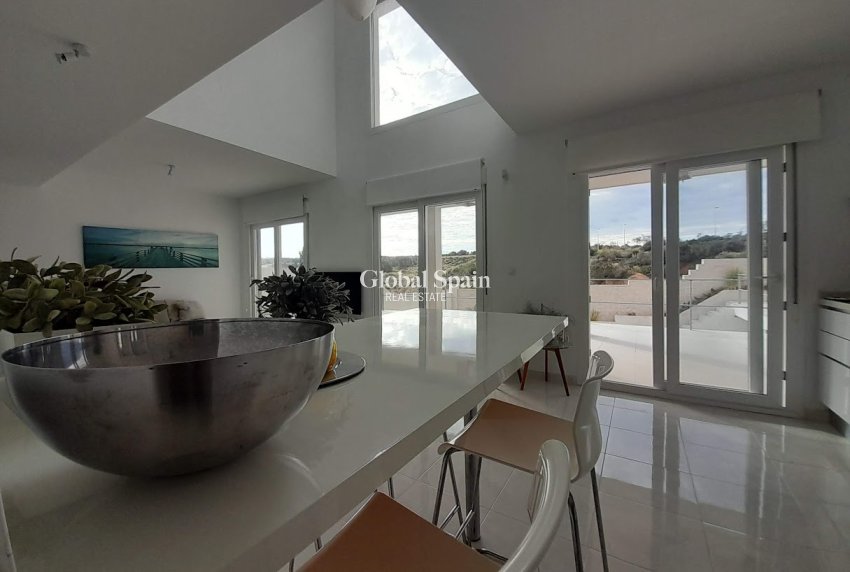 Resale - VILLA -
GRAN ALACANT - Costa Blanca