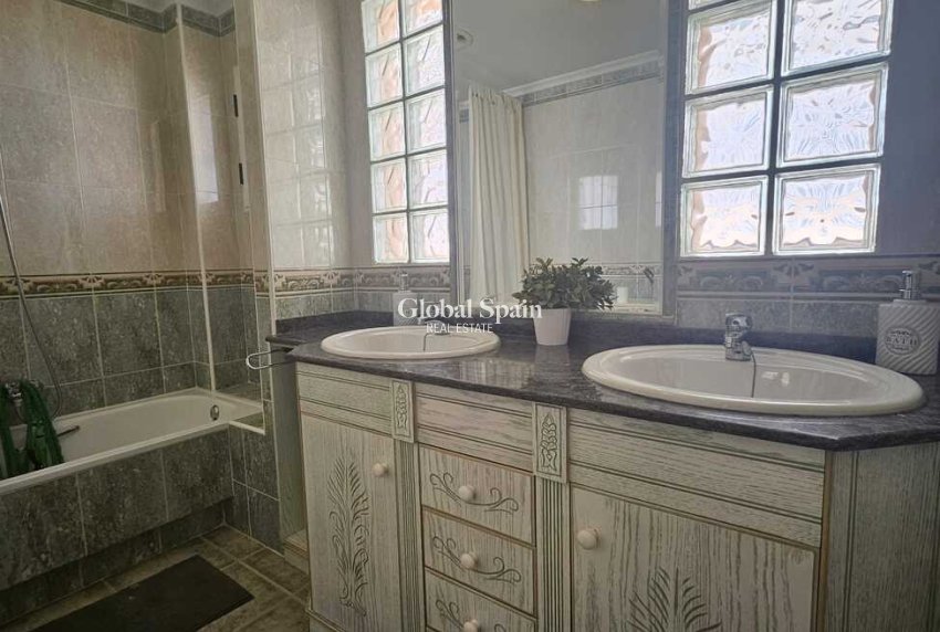 Resale - VILLA -
GUARDAMAR DEL SEGURA - Campomar