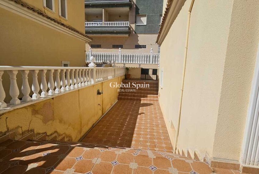 Resale - VILLA -
GUARDAMAR DEL SEGURA - Campomar