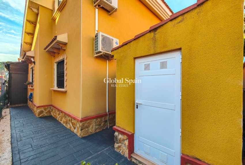 Resale - VILLA -
GUARDAMAR DEL SEGURA - Costa Blanca