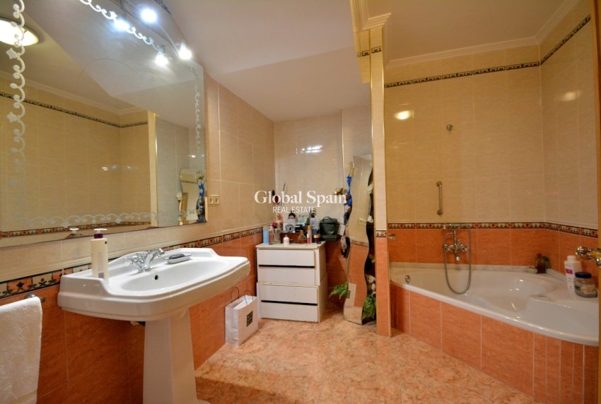 Resale - VILLA -
GUARDAMAR DEL SEGURA - Costa Blanca