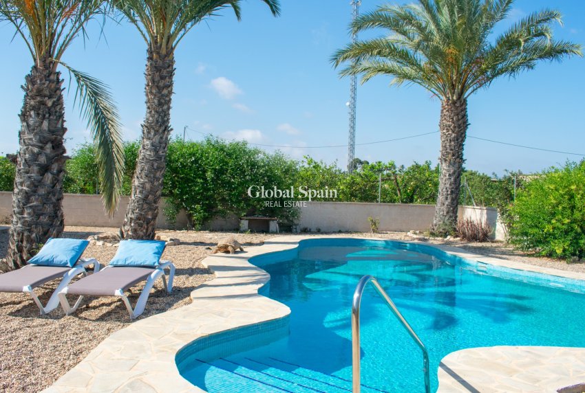 Resale - VILLA -
GUARDAMAR DEL SEGURA - EL RASO