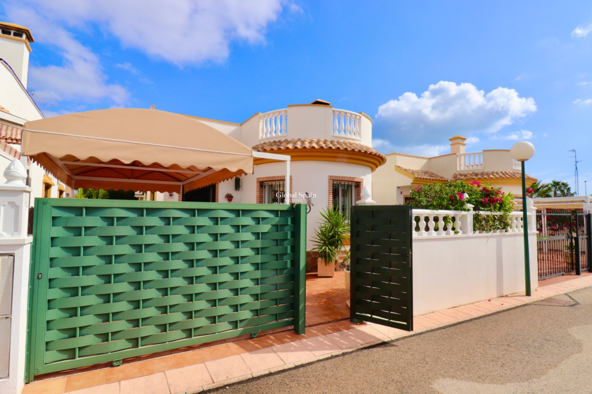 Resale - VILLA -
GUARDAMAR DEL SEGURA - EL RASO