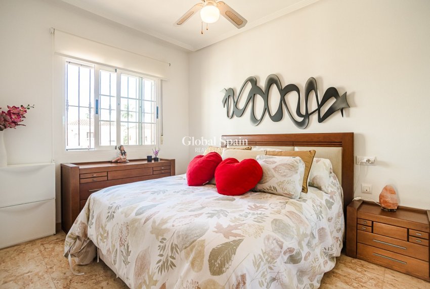 Resale - VILLA -
GUARDAMAR DEL SEGURA - EL RASO