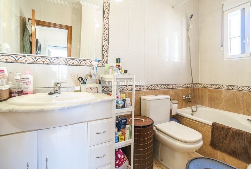 Resale - VILLA -
GUARDAMAR DEL SEGURA - EL RASO