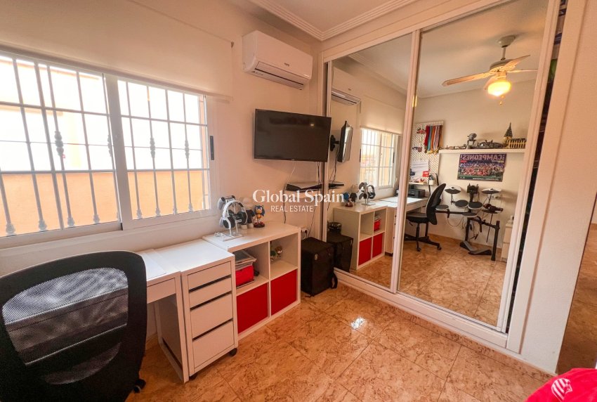 Resale - VILLA -
GUARDAMAR DEL SEGURA - EL RASO