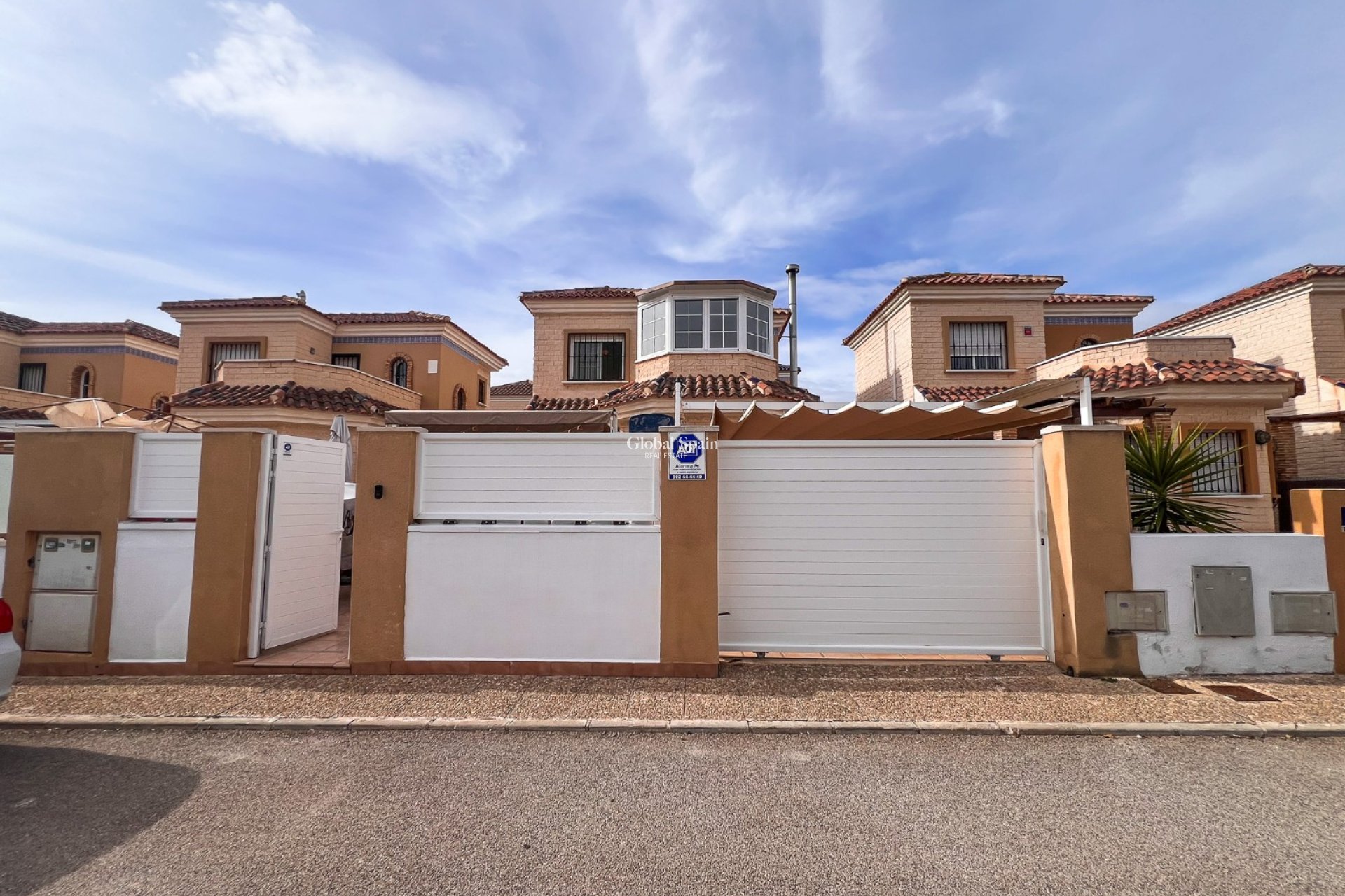 Resale - VILLA -
GUARDAMAR DEL SEGURA - EL RASO