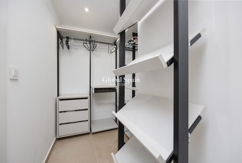 Resale - VILLA -
GUARDAMAR DEL SEGURA - EL RASO