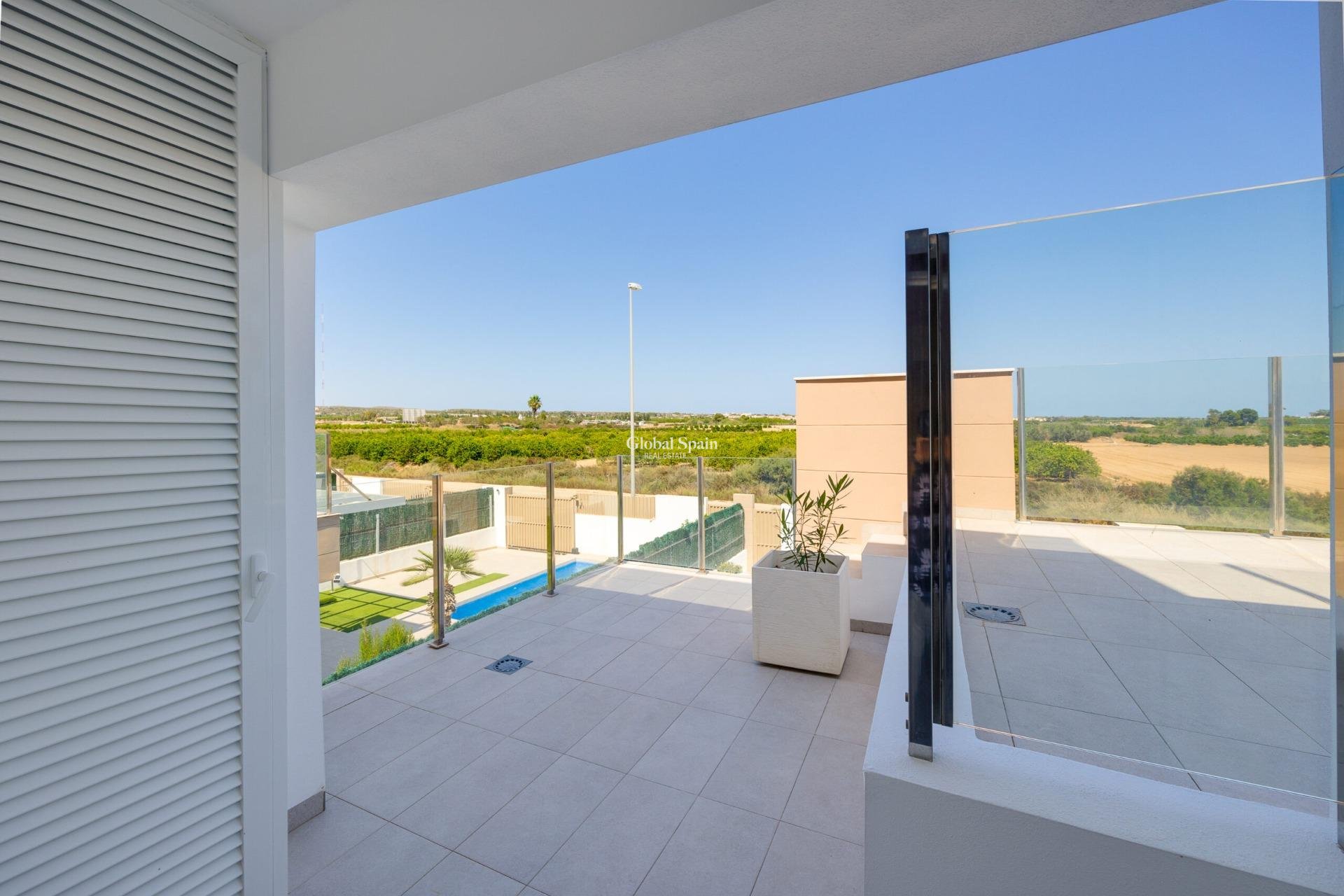 Resale - VILLA -
GUARDAMAR DEL SEGURA - EL RASO