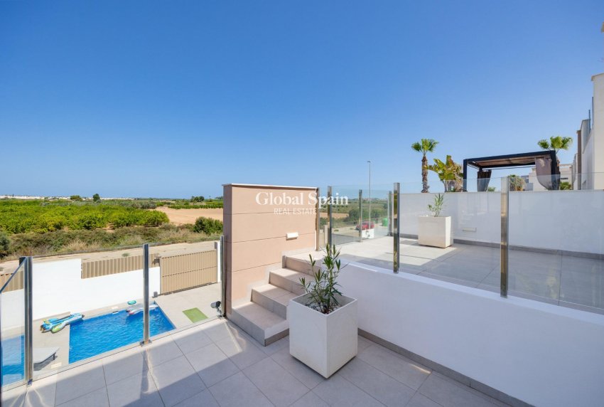 Resale - VILLA -
GUARDAMAR DEL SEGURA - EL RASO
