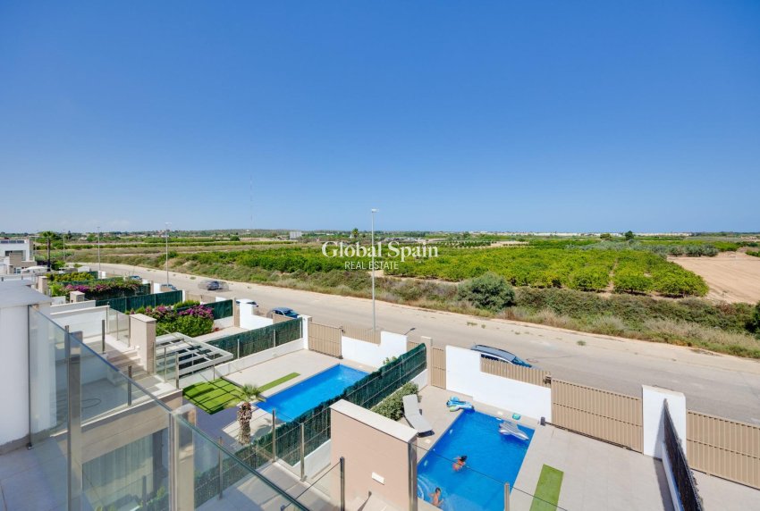 Resale - VILLA -
GUARDAMAR DEL SEGURA - EL RASO