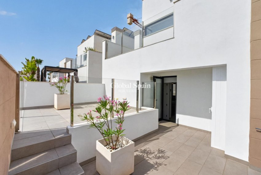 Resale - VILLA -
GUARDAMAR DEL SEGURA - EL RASO