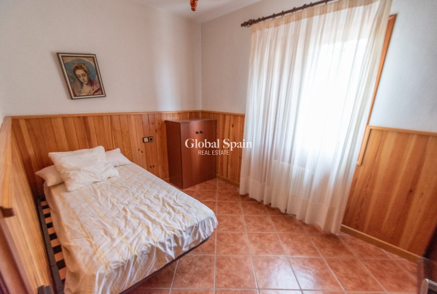 Resale - VILLA -
GUARDAMAR DEL SEGURA - Guardamar Playa