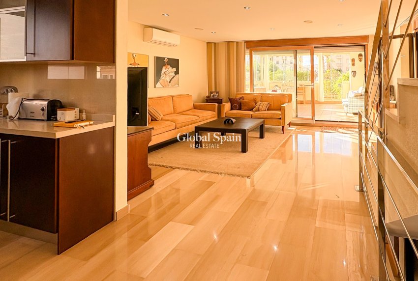 Resale - VILLA -
GUARDAMAR DEL SEGURA - Guardamar Playa