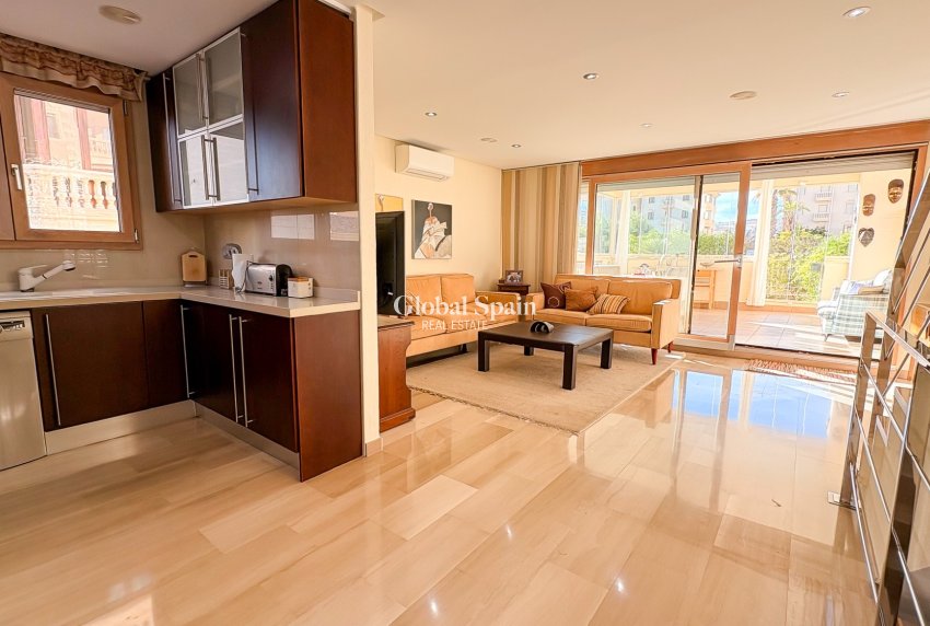 Resale - VILLA -
GUARDAMAR DEL SEGURA - Guardamar Playa