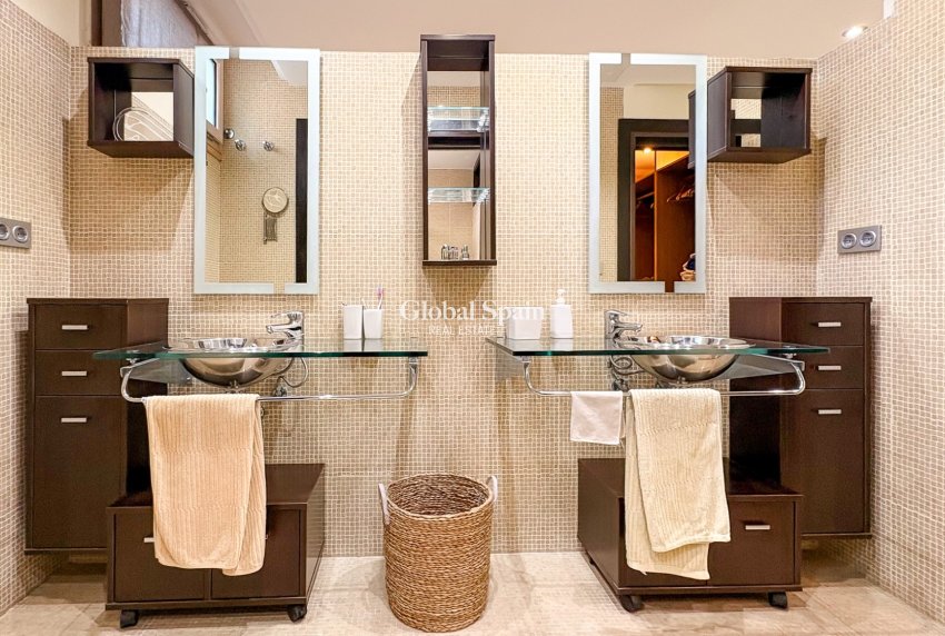 Resale - VILLA -
GUARDAMAR DEL SEGURA - Guardamar Playa