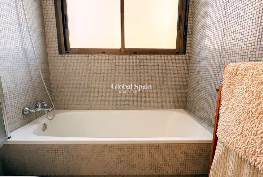 Resale - VILLA -
GUARDAMAR DEL SEGURA - Guardamar Playa