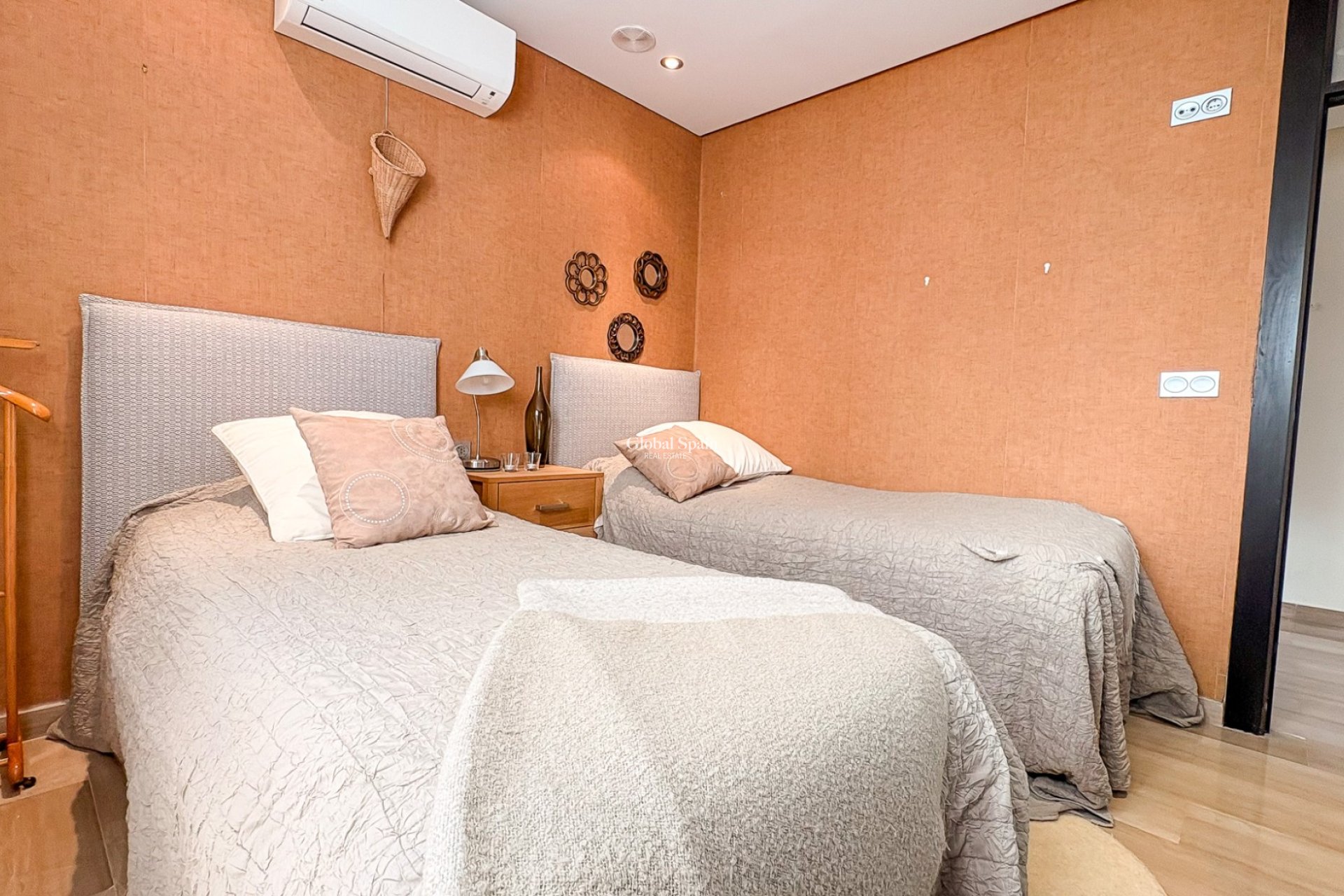 Resale - VILLA -
GUARDAMAR DEL SEGURA - Guardamar Playa