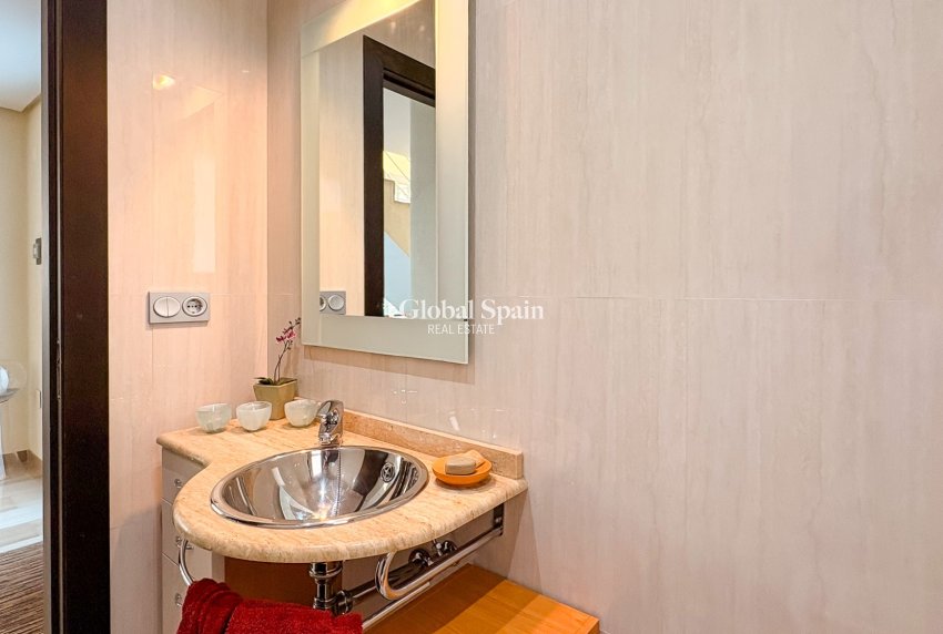 Resale - VILLA -
GUARDAMAR DEL SEGURA - Guardamar Playa