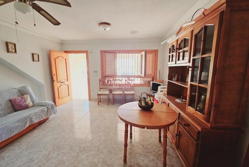 Resale - VILLA -
GUARDAMAR DEL SEGURA - Guarmar Del Segura